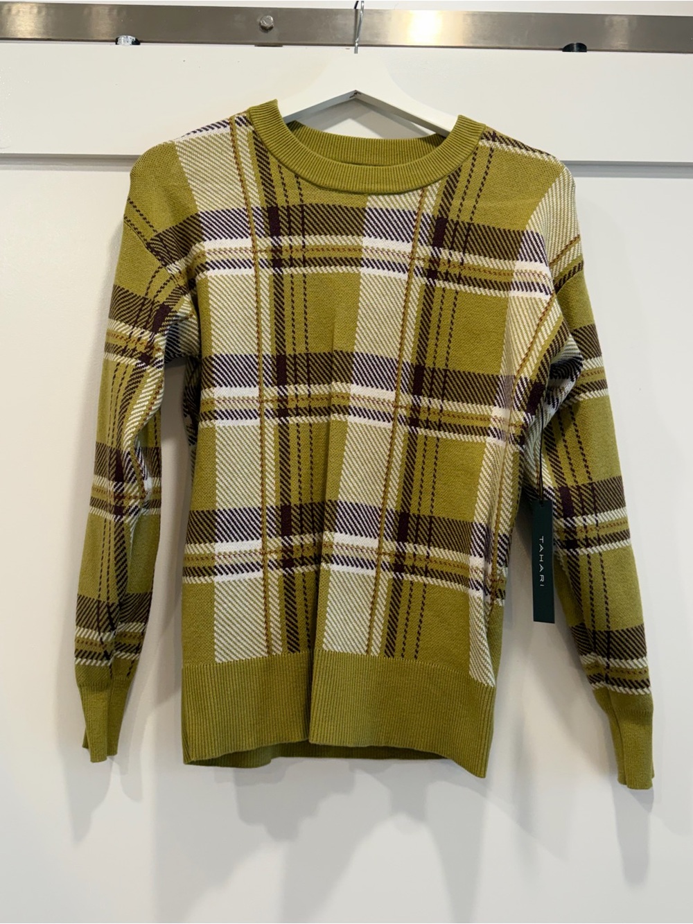 Tahari Women’s XS Green Plaid Crewneck Sweater Long Sleeve NWT Rayon Blend